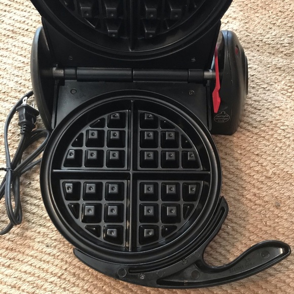 Presto 03510 Flipside Belgian Waffle Maker. - Picture 3 of 12